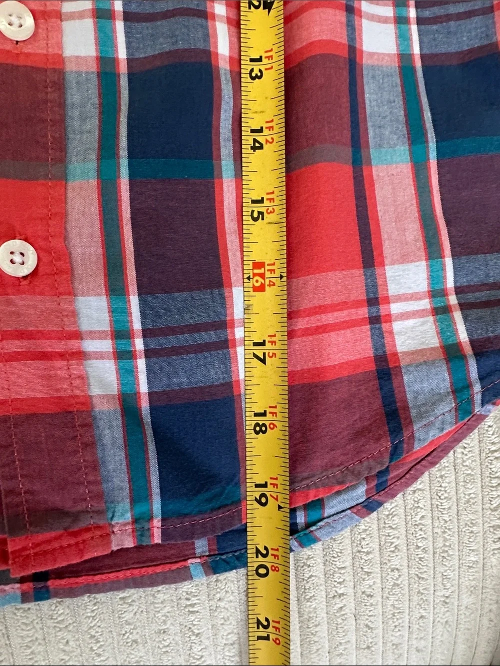 Old Navy Boy’s Red and Blue Plaid Short-Sleeve Button-Down Shirt in Size S (6-7)